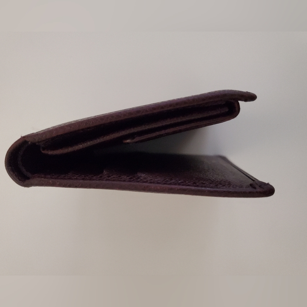 Authentic Louis Vuitton Taiga Bifold Leather Wallet With COA - Picture 9 of 11